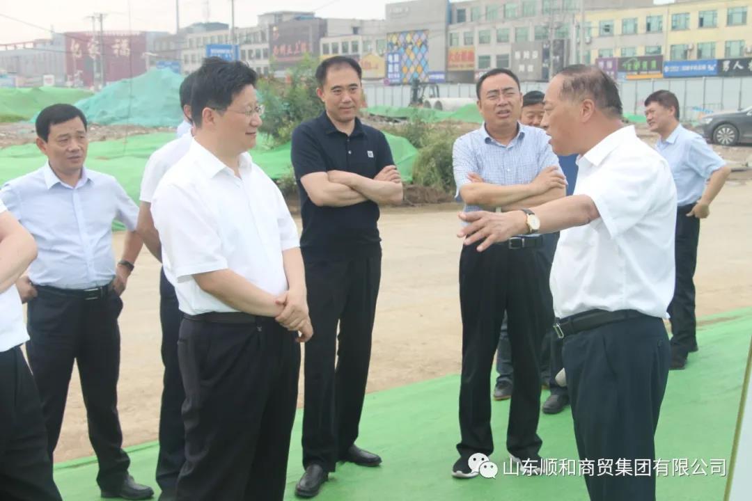 臨沂市委副書(shū)記、市長(zhǎng)孟慶斌一行到臨沂商貿(mào)服務(wù)型國(guó)家物流樞紐山東順和國(guó)際智慧物流園項(xiàng)目現(xiàn)場(chǎng)調(diào)研督導(dǎo)