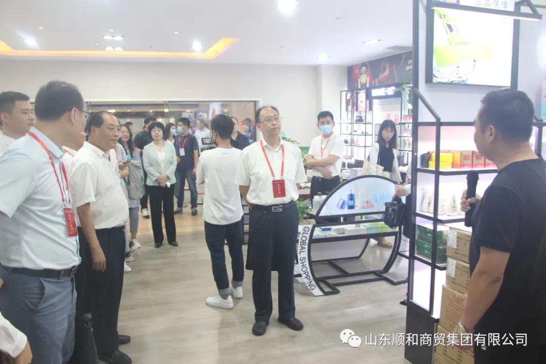 “走向我們的小康生活”主題采訪 十三家中央媒體走進順和