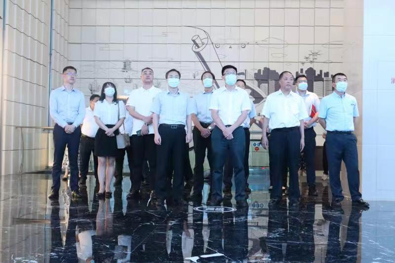 青島銀行黨委書記、董事長(zhǎng)景在倫一行蒞臨順和集團(tuán)參觀考察