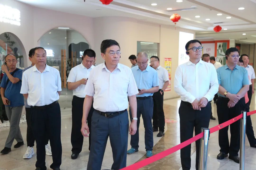 中國商業(yè)聯(lián)合會調(diào)研組蒞臨順和直播參觀調(diào)研