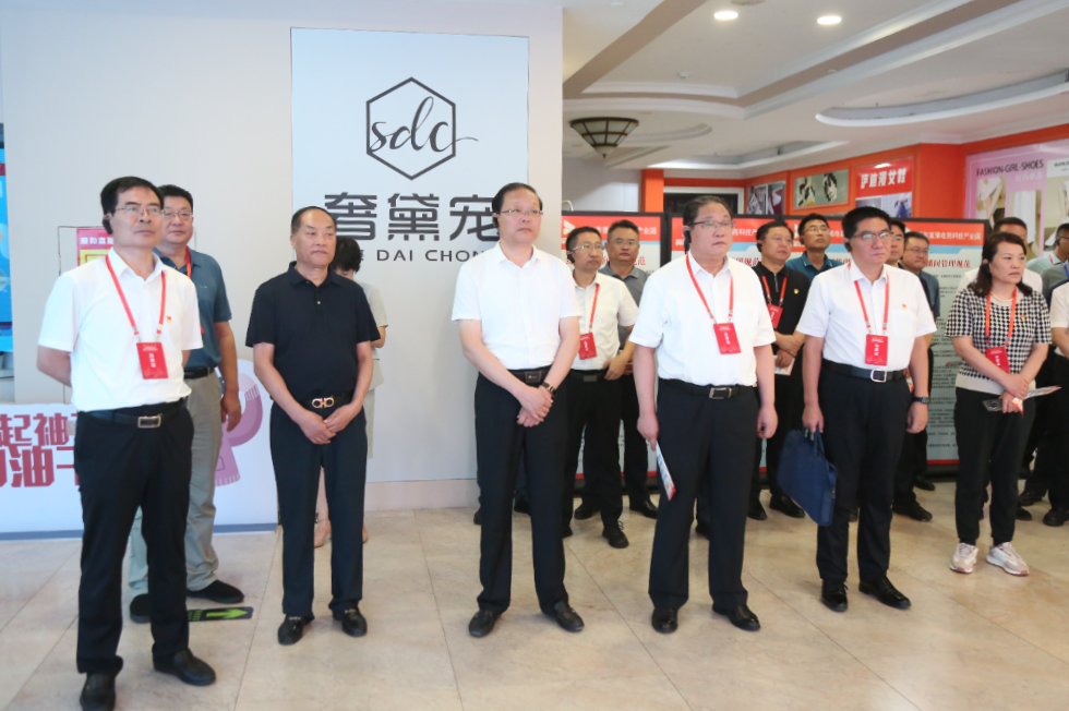 全省互聯(lián)網(wǎng)行業(yè)黨建工作現(xiàn)場推進會與會人員蒞臨順和直播觀摩指導(dǎo)