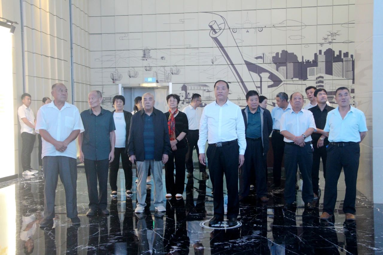 喜迎雙節(jié) 家國共團圓——順和集團開展迎雙節(jié)慰問社區(qū)老黨員、老干部代表活動