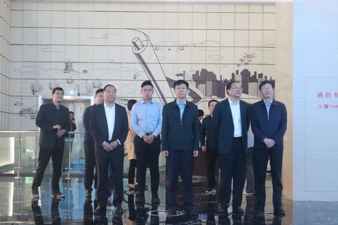 交通運輸部運輸服務司副司長韓敬華一行蒞臨順和國際智慧物流園參觀調(diào)研