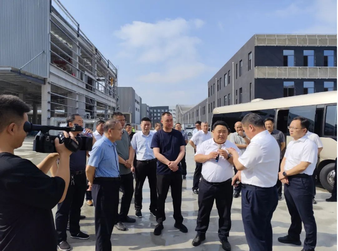 蘭山區(qū)委副書記、區(qū)長劉波帶隊到順和天源智慧物流園項目現(xiàn)場調研現(xiàn)代物流城建設