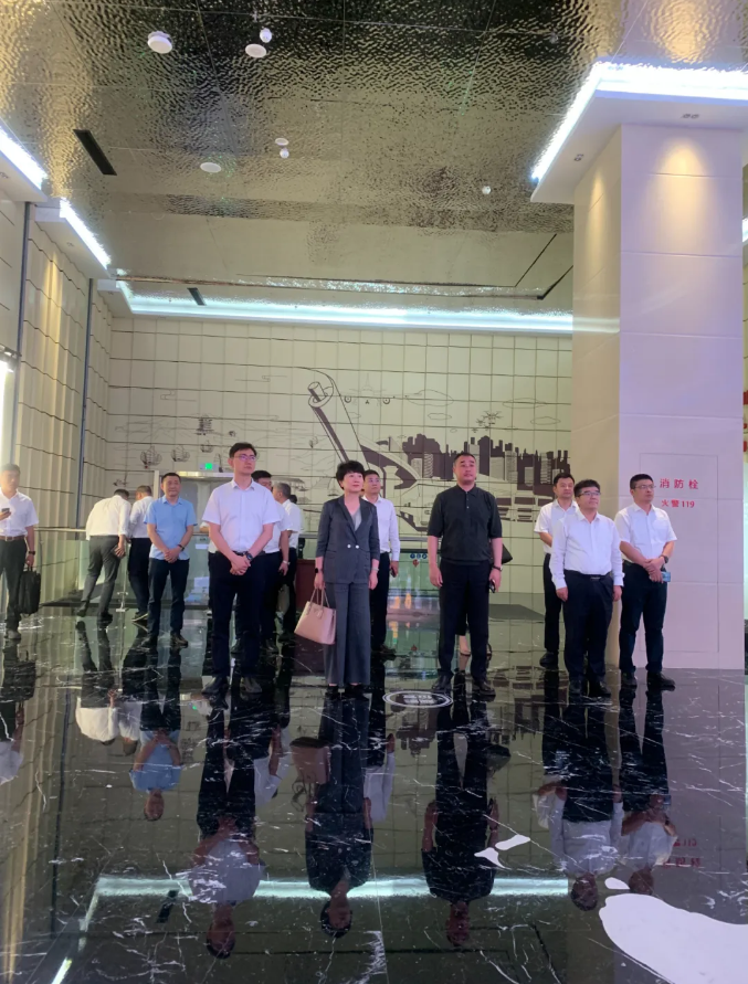 恒豐銀行總行公司金融部總經理劉瑩一行蒞臨順和天源物流園、順和國際智慧物流園參觀考察