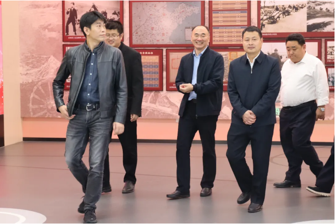 國家發(fā)改委經(jīng)濟與國防協(xié)調(diào)發(fā)展研究中心劉鶴一行臨順和國際智慧物流園參觀考察